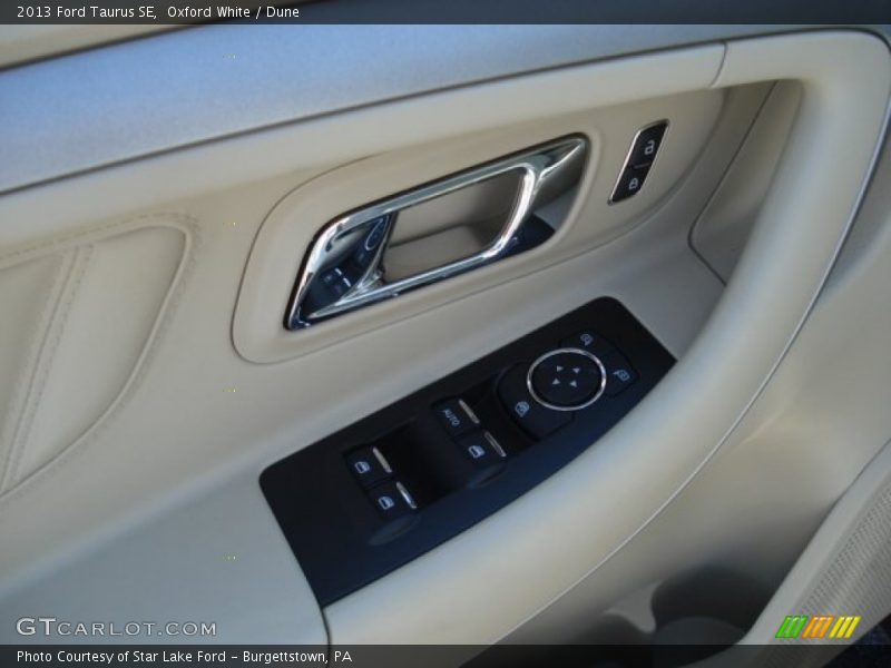 Oxford White / Dune 2013 Ford Taurus SE