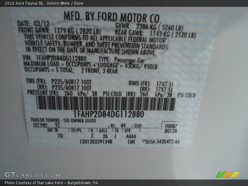 Oxford White / Dune 2013 Ford Taurus SE