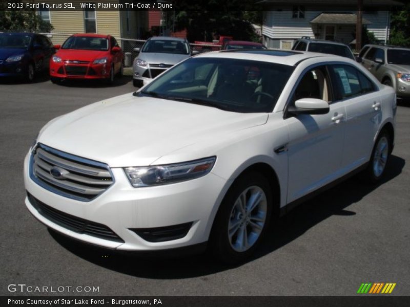 White Platinum Tri-Coat / Dune 2013 Ford Taurus SEL