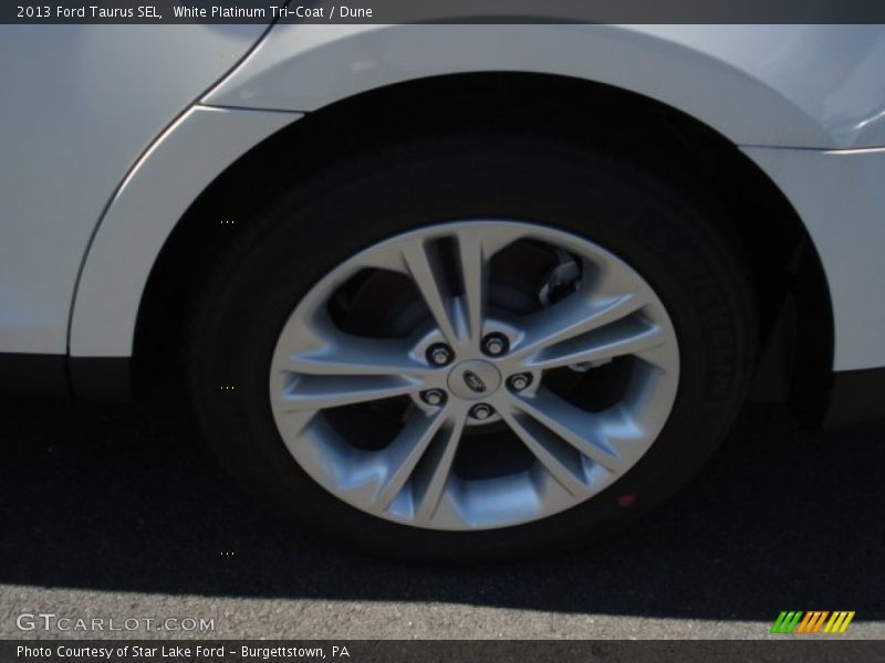 White Platinum Tri-Coat / Dune 2013 Ford Taurus SEL