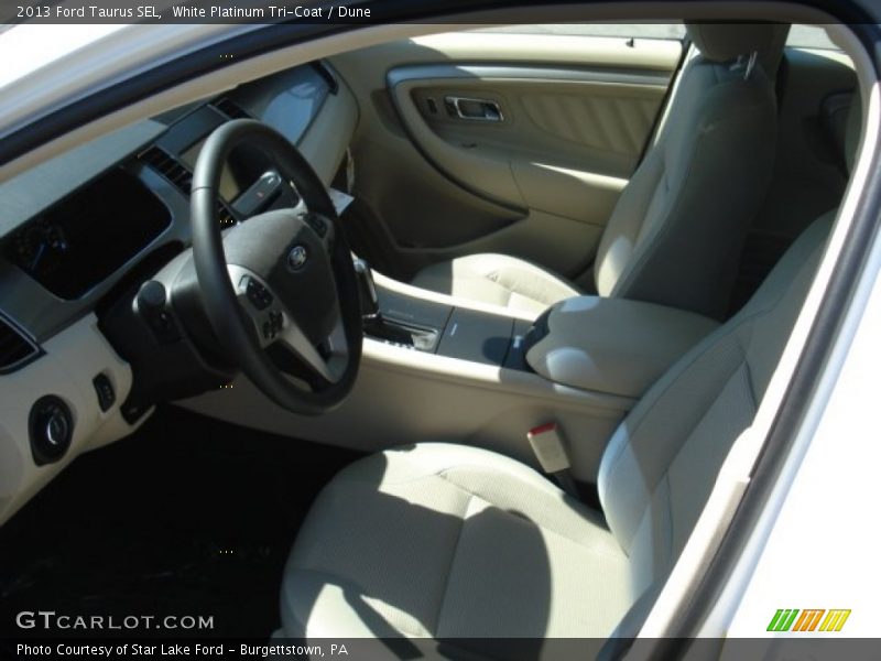 White Platinum Tri-Coat / Dune 2013 Ford Taurus SEL