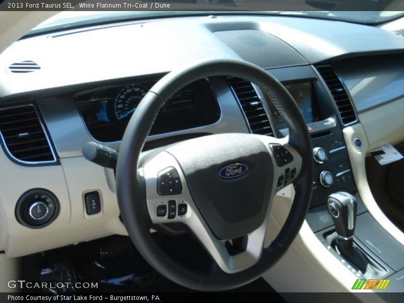 White Platinum Tri-Coat / Dune 2013 Ford Taurus SEL