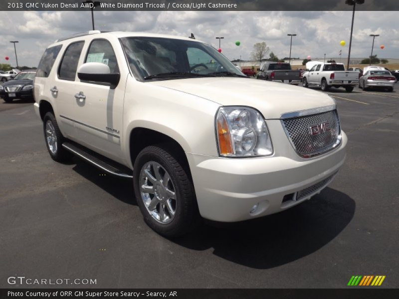 Front 3/4 View of 2013 Yukon Denali AWD