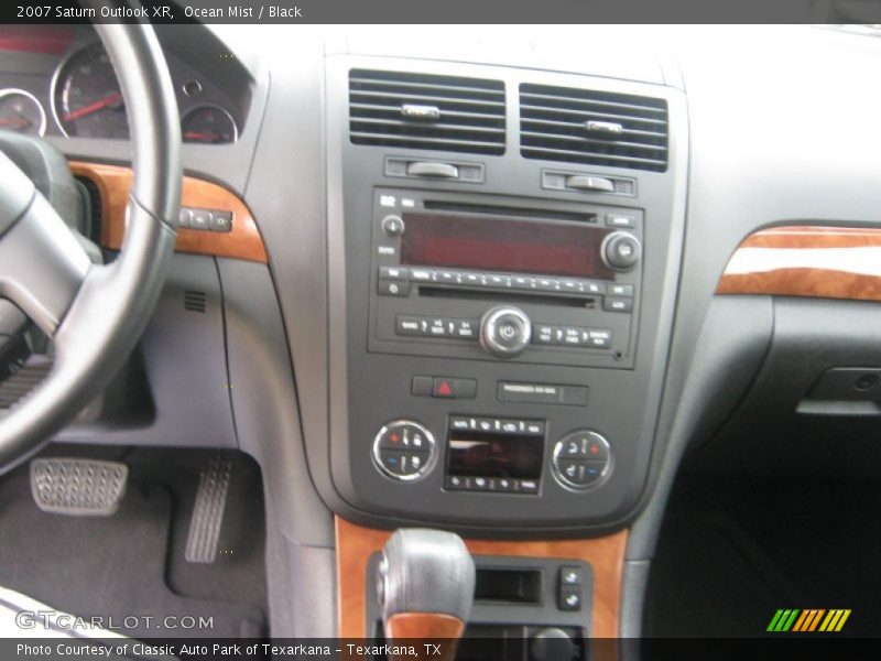 Ocean Mist / Black 2007 Saturn Outlook XR