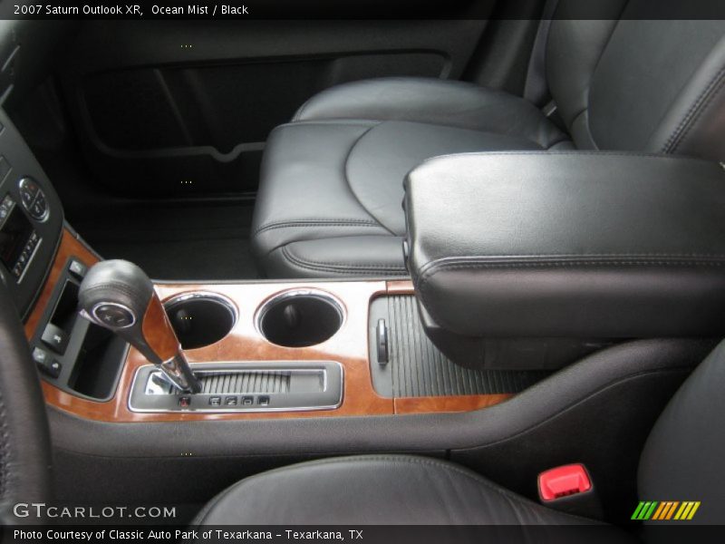 Ocean Mist / Black 2007 Saturn Outlook XR