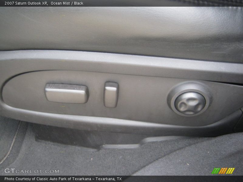 Ocean Mist / Black 2007 Saturn Outlook XR