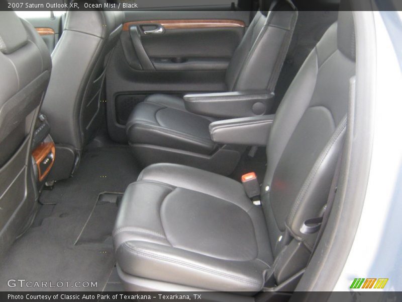 Ocean Mist / Black 2007 Saturn Outlook XR