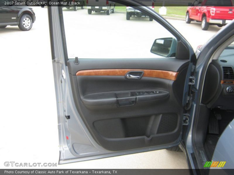 Ocean Mist / Black 2007 Saturn Outlook XR
