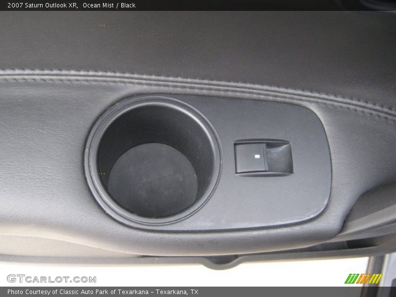 Ocean Mist / Black 2007 Saturn Outlook XR