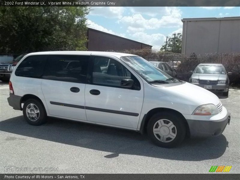 Vibrant White / Medium Graphite Grey 2002 Ford Windstar LX