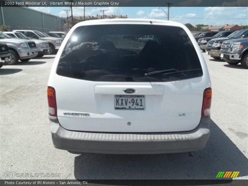 Vibrant White / Medium Graphite Grey 2002 Ford Windstar LX