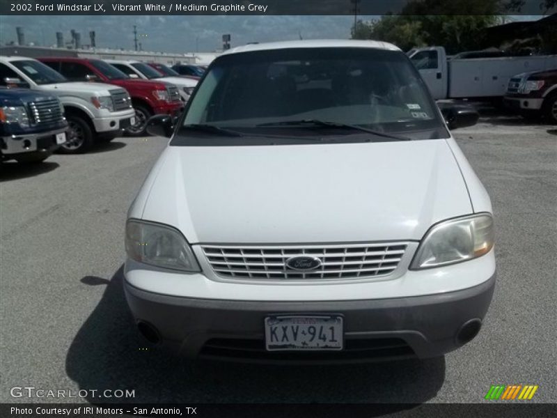 Vibrant White / Medium Graphite Grey 2002 Ford Windstar LX