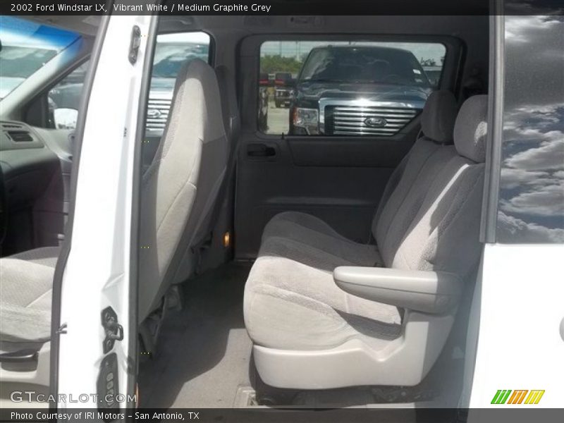 Vibrant White / Medium Graphite Grey 2002 Ford Windstar LX