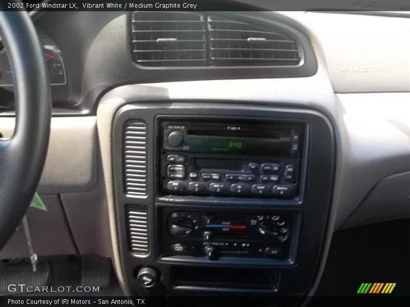 Vibrant White / Medium Graphite Grey 2002 Ford Windstar LX