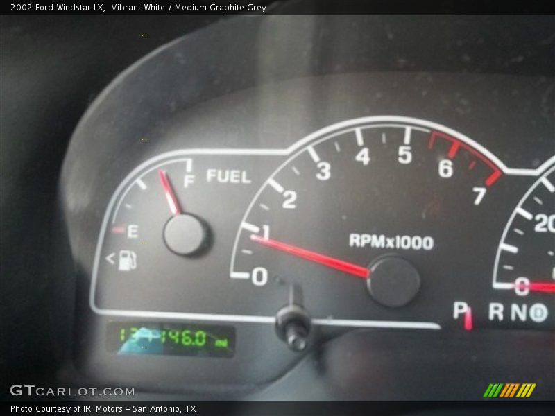 Vibrant White / Medium Graphite Grey 2002 Ford Windstar LX