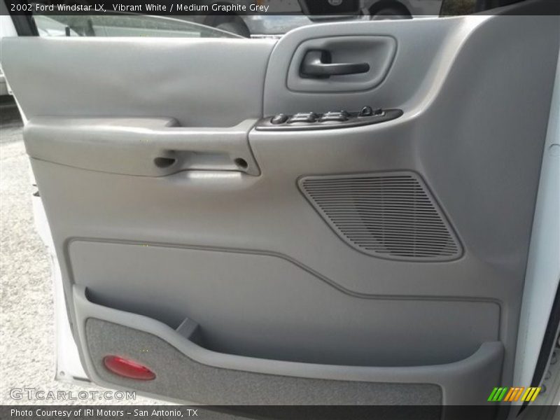 Vibrant White / Medium Graphite Grey 2002 Ford Windstar LX