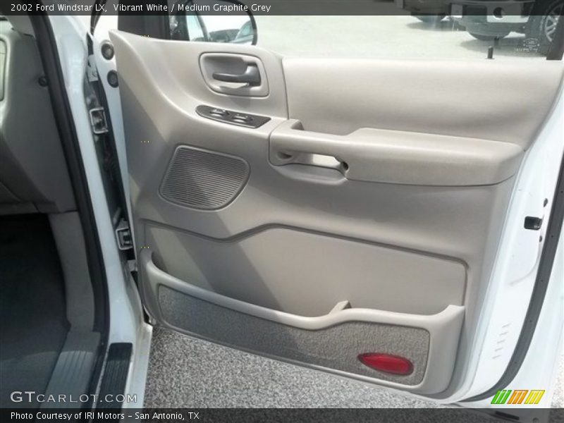 Vibrant White / Medium Graphite Grey 2002 Ford Windstar LX