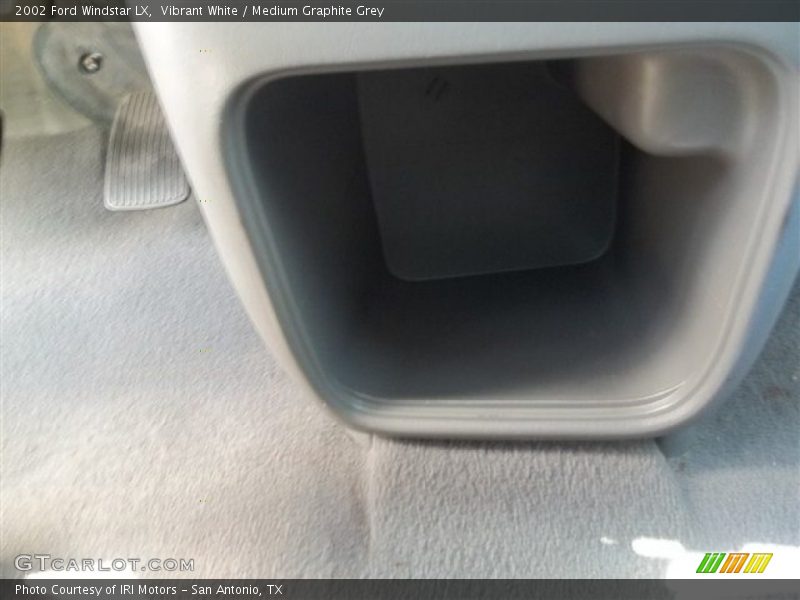 Vibrant White / Medium Graphite Grey 2002 Ford Windstar LX