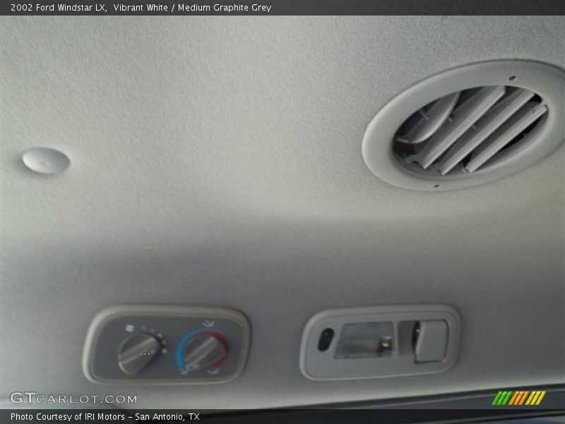 Vibrant White / Medium Graphite Grey 2002 Ford Windstar LX