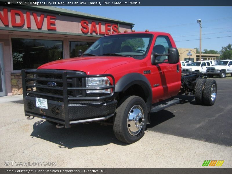 Front 3/4 View of 2006 F550 Super Duty XL Regular Cab 4x4 Chassis