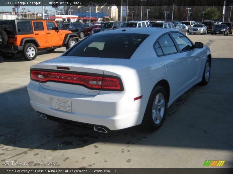 Bright White / Black 2012 Dodge Charger SE