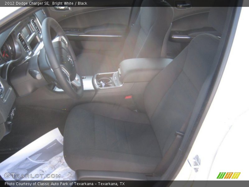 Bright White / Black 2012 Dodge Charger SE