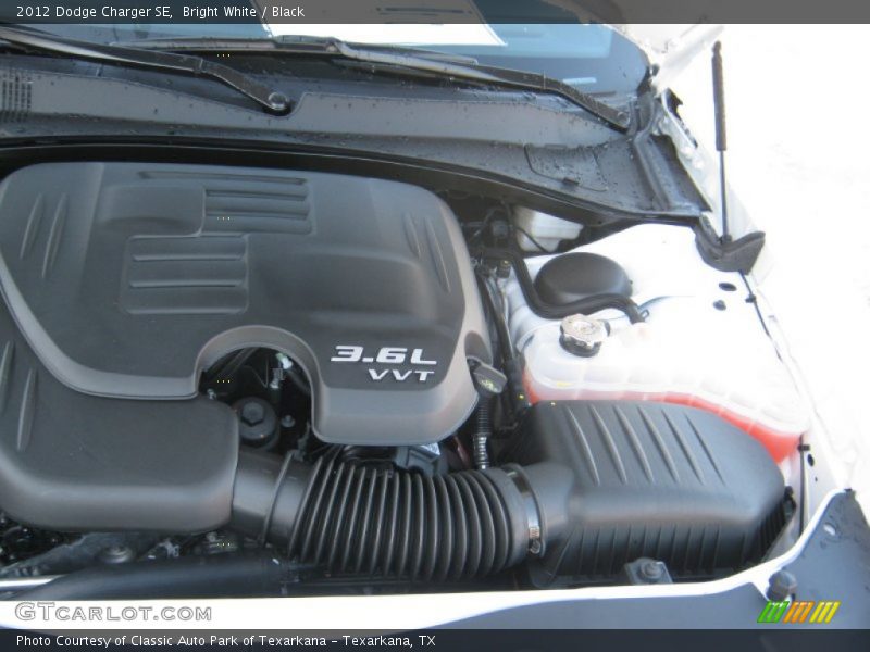 Bright White / Black 2012 Dodge Charger SE