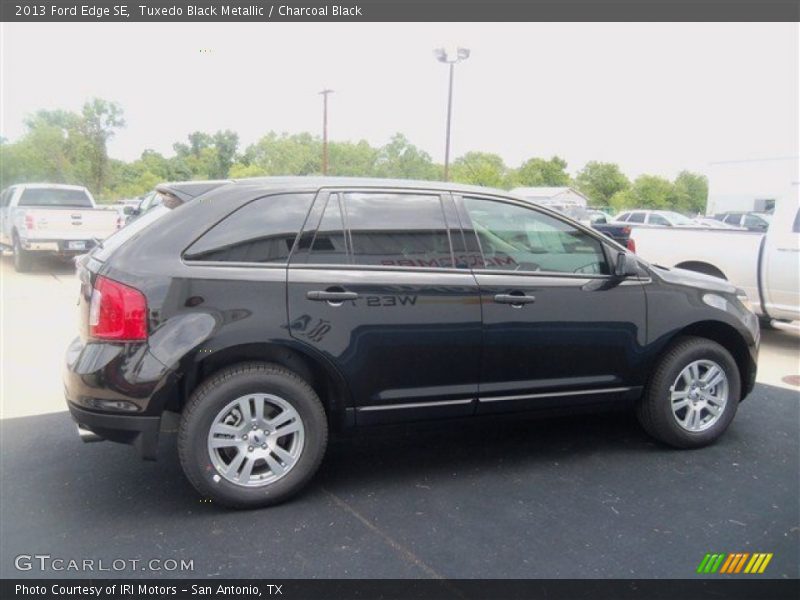 Tuxedo Black Metallic / Charcoal Black 2013 Ford Edge SE