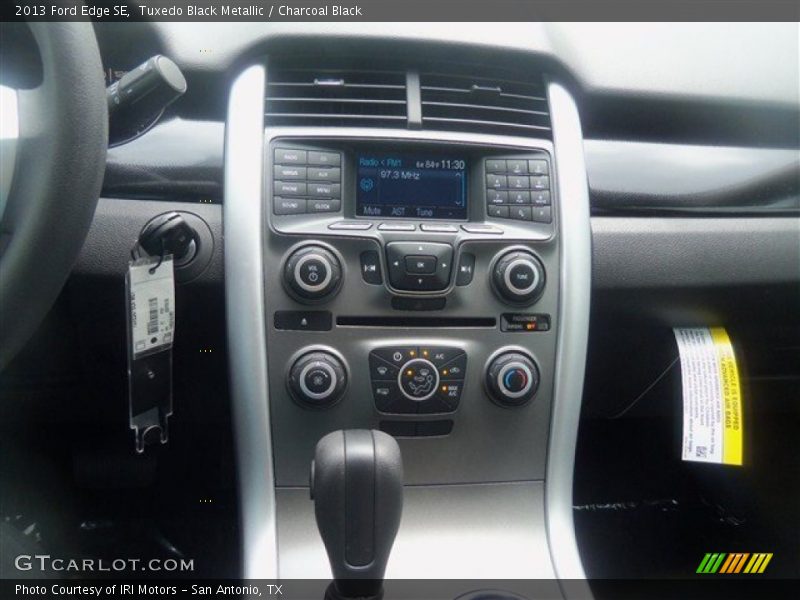 Tuxedo Black Metallic / Charcoal Black 2013 Ford Edge SE
