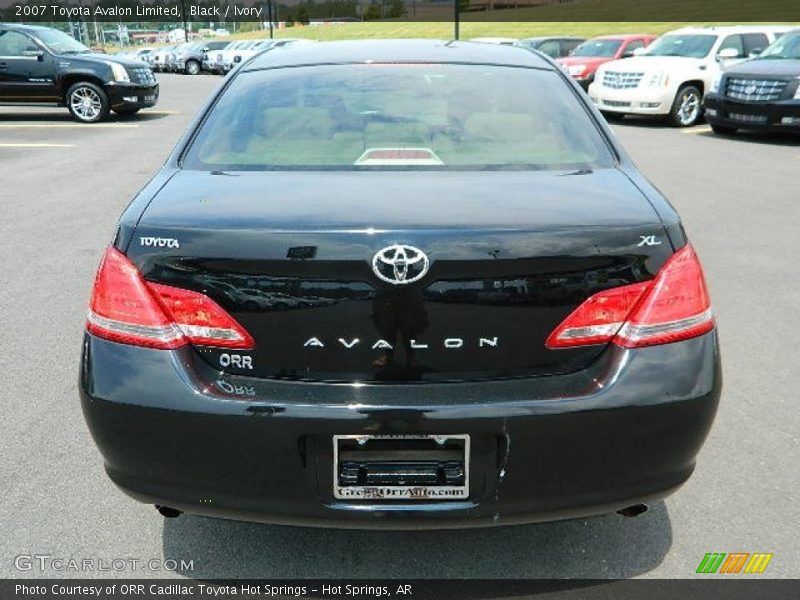 Black / Ivory 2007 Toyota Avalon Limited