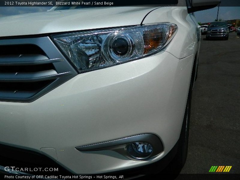 Blizzard White Pearl / Sand Beige 2012 Toyota Highlander SE