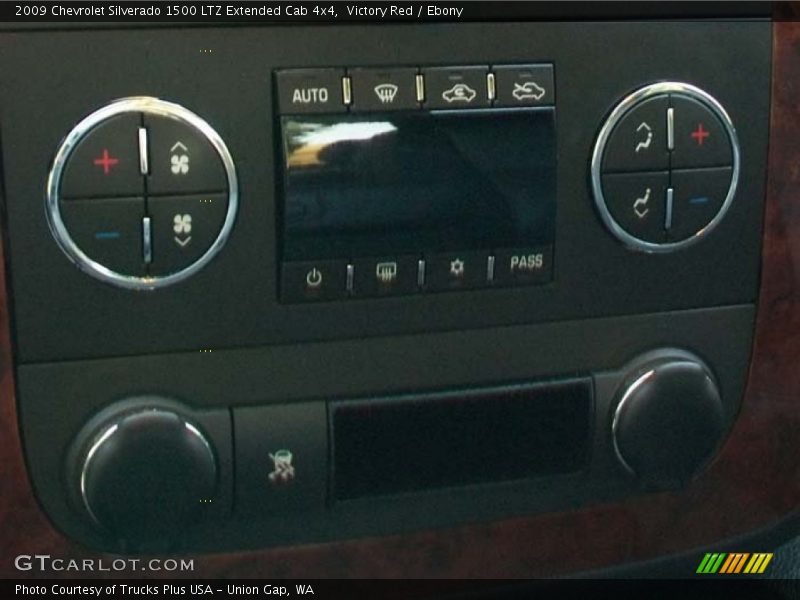 Victory Red / Ebony 2009 Chevrolet Silverado 1500 LTZ Extended Cab 4x4