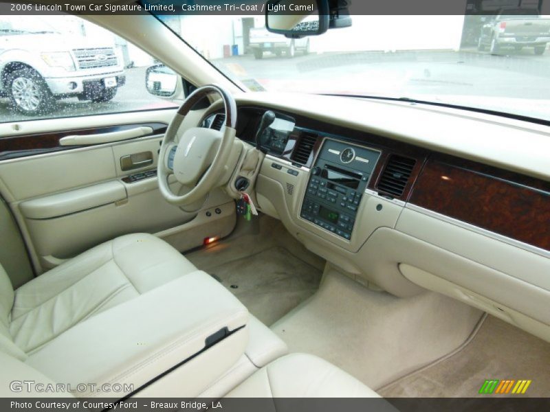 Cashmere Tri-Coat / Light Camel 2006 Lincoln Town Car Signature Limited