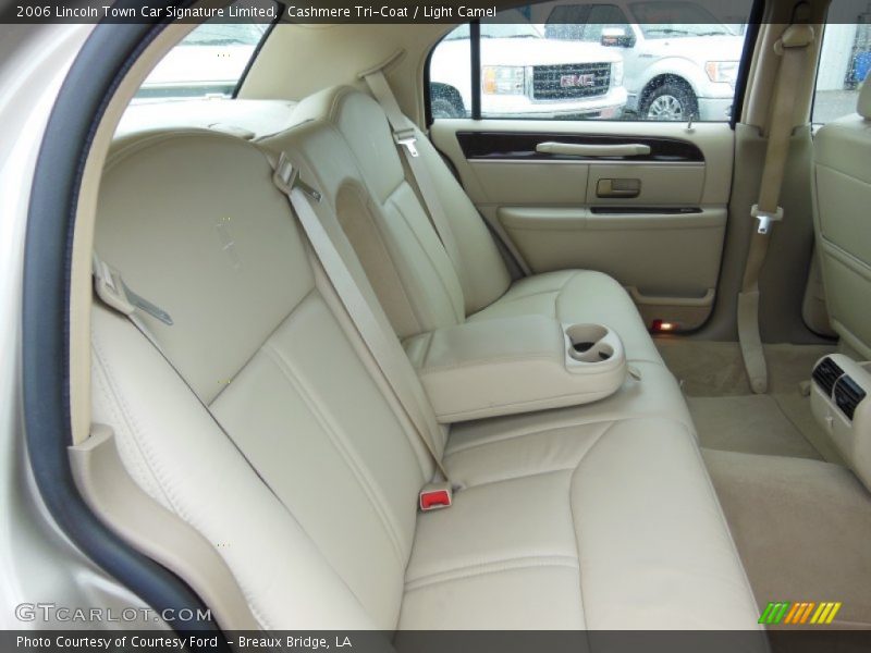 Cashmere Tri-Coat / Light Camel 2006 Lincoln Town Car Signature Limited