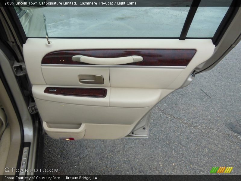 Cashmere Tri-Coat / Light Camel 2006 Lincoln Town Car Signature Limited
