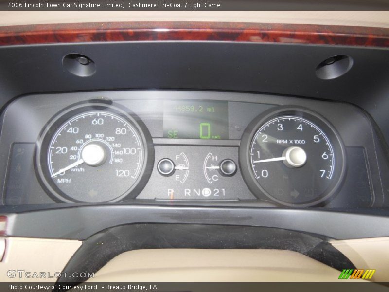 Cashmere Tri-Coat / Light Camel 2006 Lincoln Town Car Signature Limited