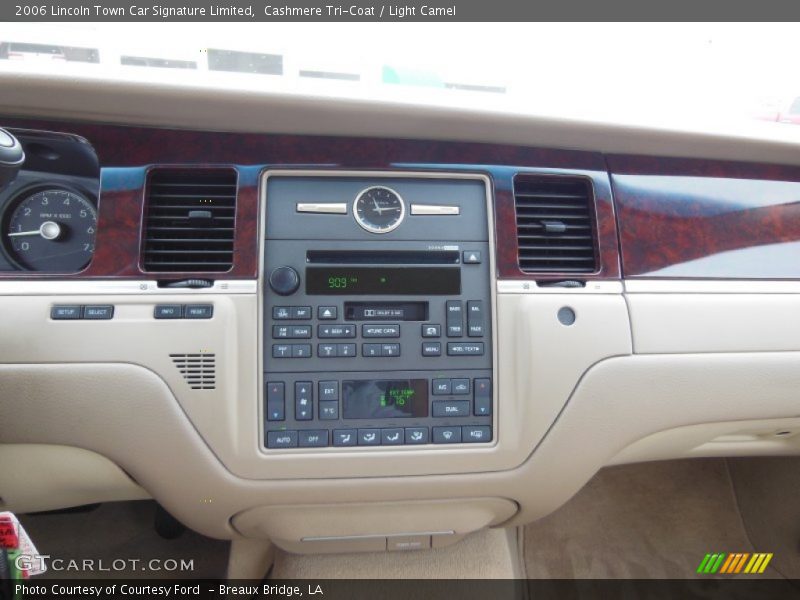 Cashmere Tri-Coat / Light Camel 2006 Lincoln Town Car Signature Limited