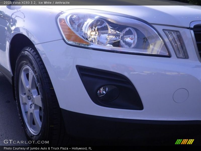 Ice White / Anthracite 2010 Volvo XC60 3.2