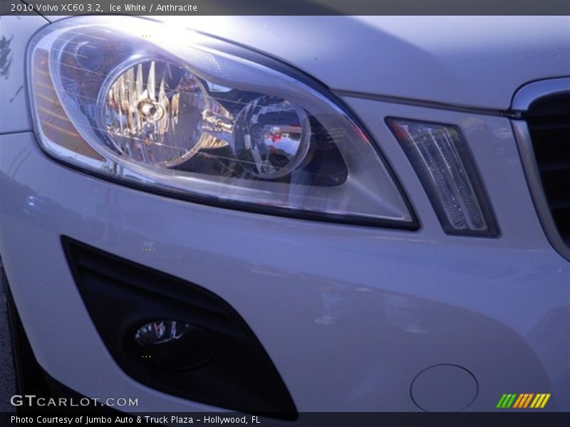 Ice White / Anthracite 2010 Volvo XC60 3.2