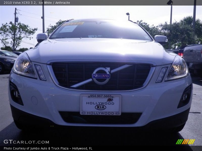 Ice White / Anthracite 2010 Volvo XC60 3.2
