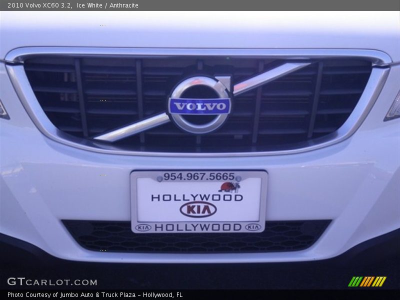 Ice White / Anthracite 2010 Volvo XC60 3.2