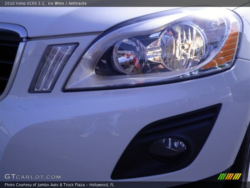 Ice White / Anthracite 2010 Volvo XC60 3.2