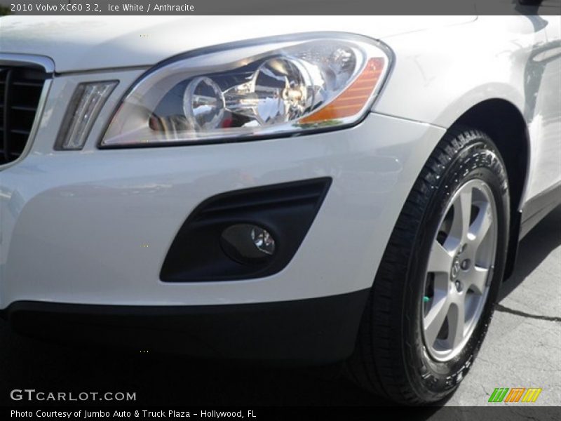Ice White / Anthracite 2010 Volvo XC60 3.2