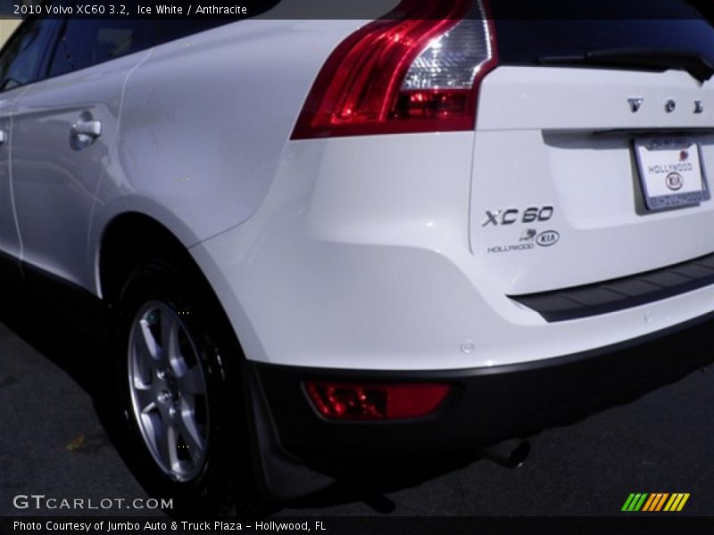 Ice White / Anthracite 2010 Volvo XC60 3.2