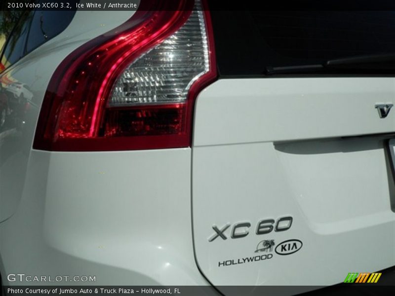 Ice White / Anthracite 2010 Volvo XC60 3.2