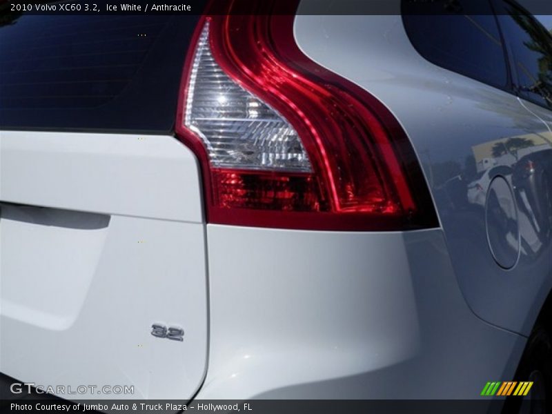 Ice White / Anthracite 2010 Volvo XC60 3.2