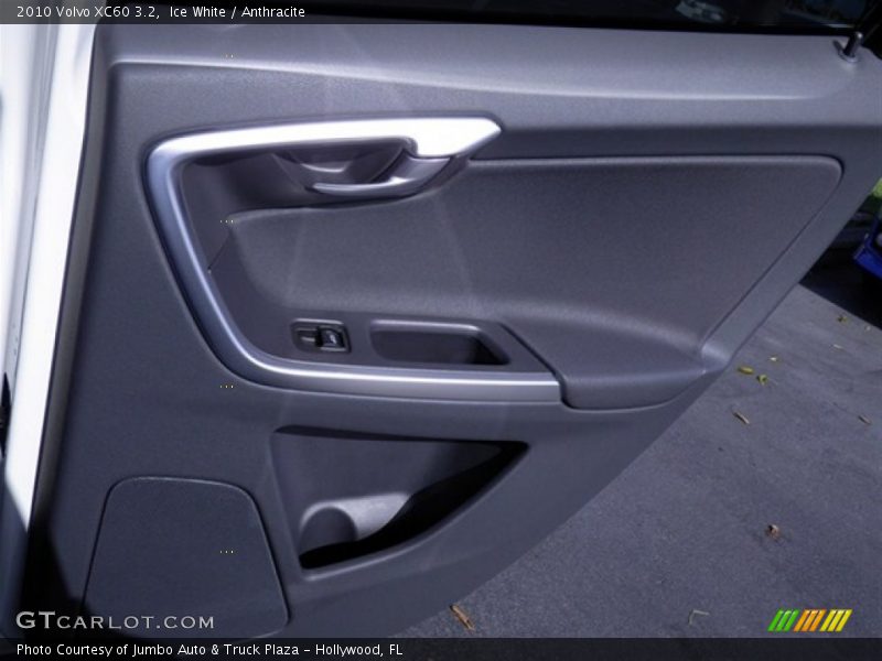Ice White / Anthracite 2010 Volvo XC60 3.2