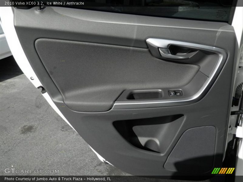 Ice White / Anthracite 2010 Volvo XC60 3.2