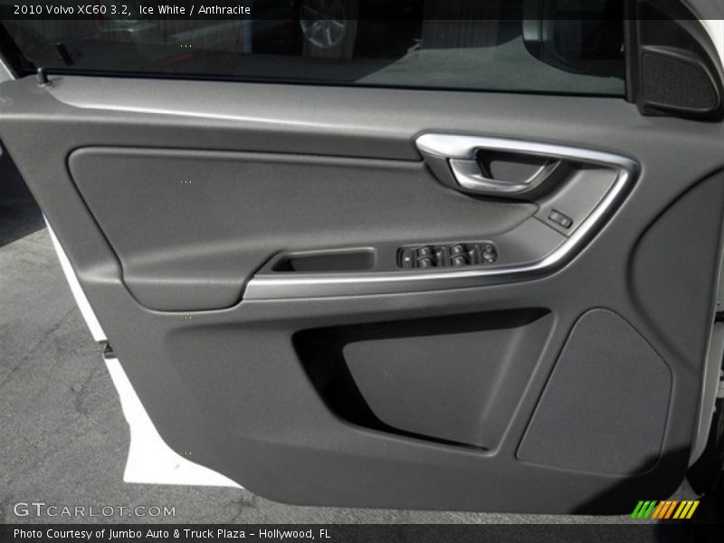 Ice White / Anthracite 2010 Volvo XC60 3.2