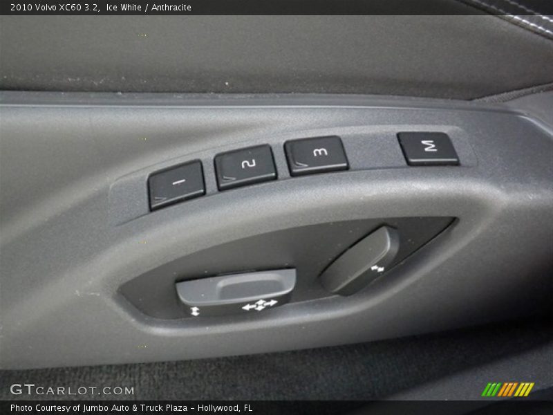 Ice White / Anthracite 2010 Volvo XC60 3.2